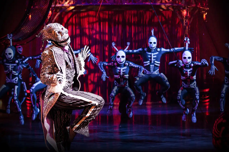 kooza-act-skeleton-dance (1)
