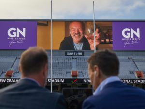 Graham Norton blends Sauvignon Blanc at Eden Park_Graham_hero