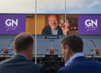 Graham Norton blends Sauvignon Blanc at Eden Park_Graham_hero