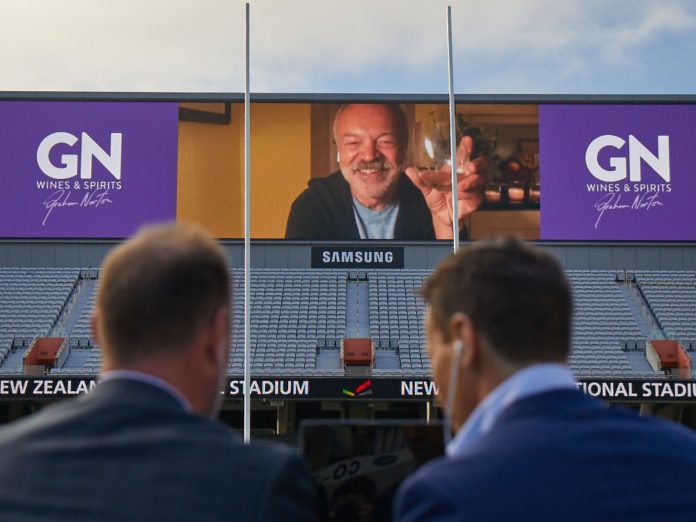 Graham Norton blends Sauvignon Blanc at Eden Park_Graham_hero (1) Graham Norton blends Sauvignon Blanc at Eden Park_Graham_hero