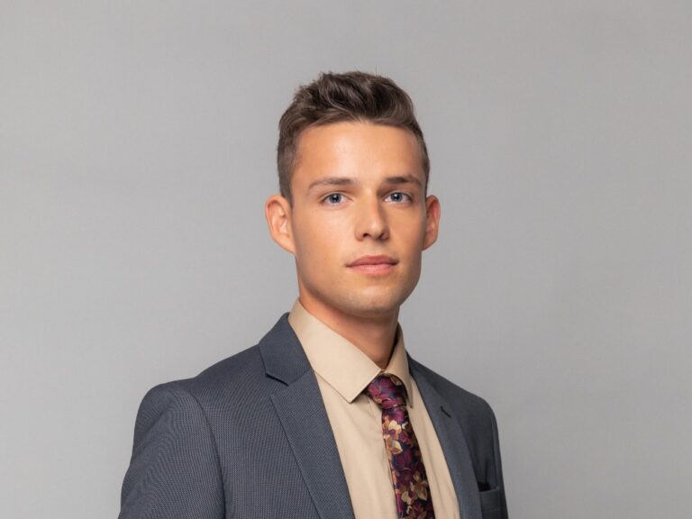 Kennedy Anderson Master of The Apprentice express Magazine