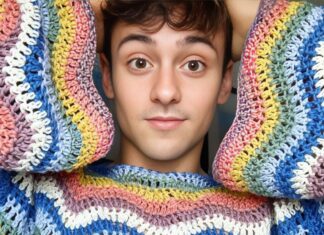 Tom Daley Knitting